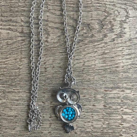 Articulated silver tone owl pendant and chain - Picture 3 of 4